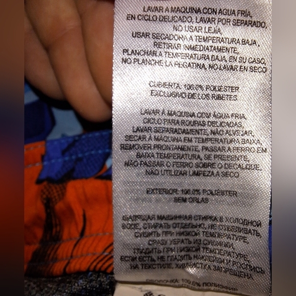 A pair of Columbia youth swim shorts in a size XL. Pre-loved in great condition - Picture 6 of 7